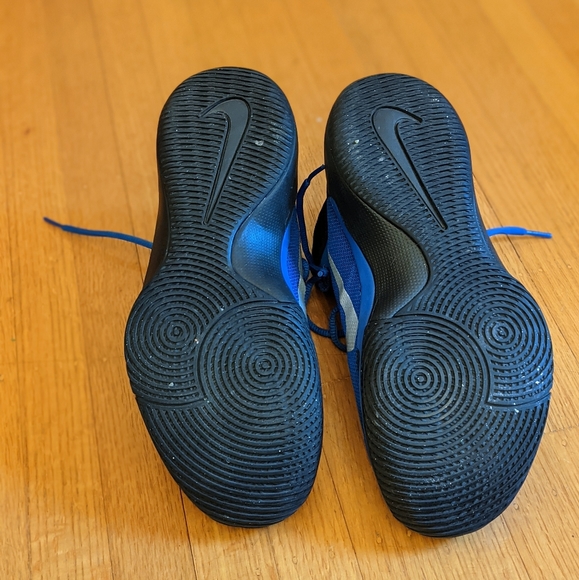 Women's Nike basketball shoes - Picture 6 of 6